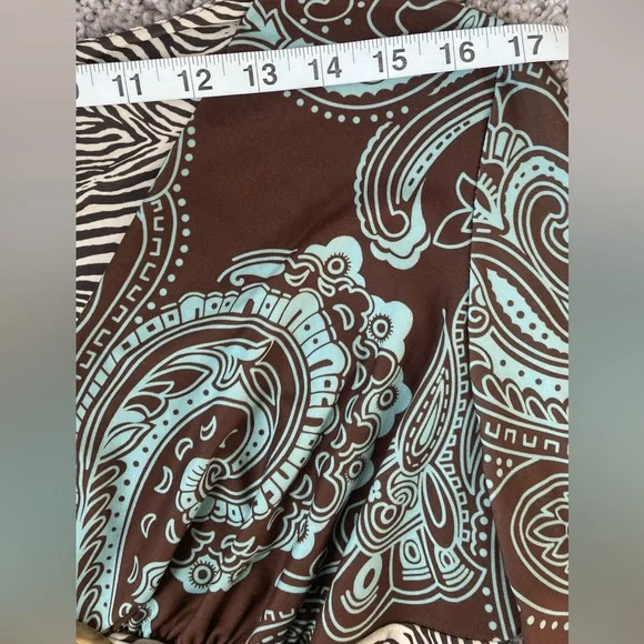 V-Neck Paisley Tunic with Zebra-Accent Waist in Brown and Turquoise - Picture 4 of 7